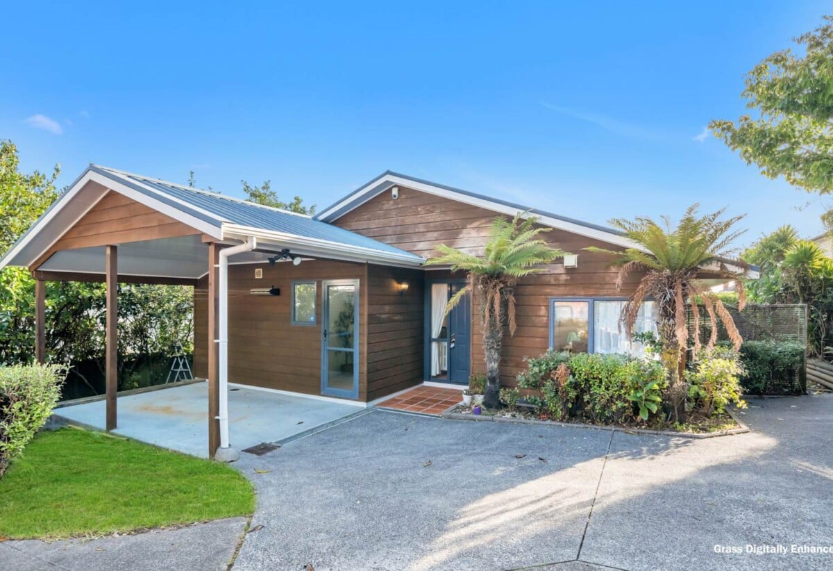 Mt Roskill Grammar school zone, 3 beds 2 baths house with carport, easy access to local sports fields, swimming facilities, and recreational amenities, schools, shops, motorway access, 0.2 km to Hay Park School, 0.3km to Waikowhai Intermediate, 1.2 km to Mt Roskill Grammar, 57A Staveley Avenue, Mt Roskill, Auckland