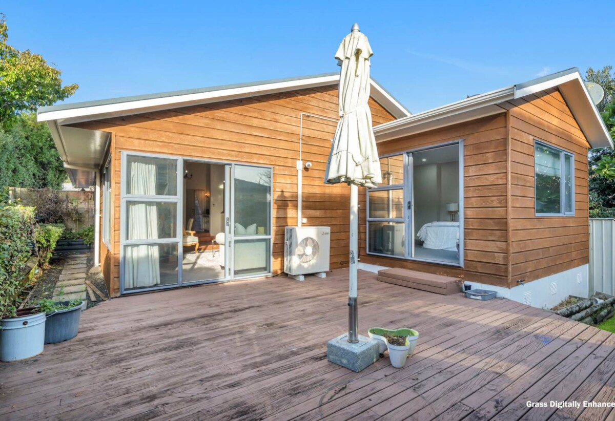 Mt Roskill Grammar school zone, 3 beds 2 baths house with carport, easy access to local sports fields, swimming facilities, and recreational amenities, schools, shops, motorway access, 0.2 km to Hay Park School, 0.3km to Waikowhai Intermediate, 1.2 km to Mt Roskill Grammar, 57A Staveley Avenue, Mt Roskill, Auckland