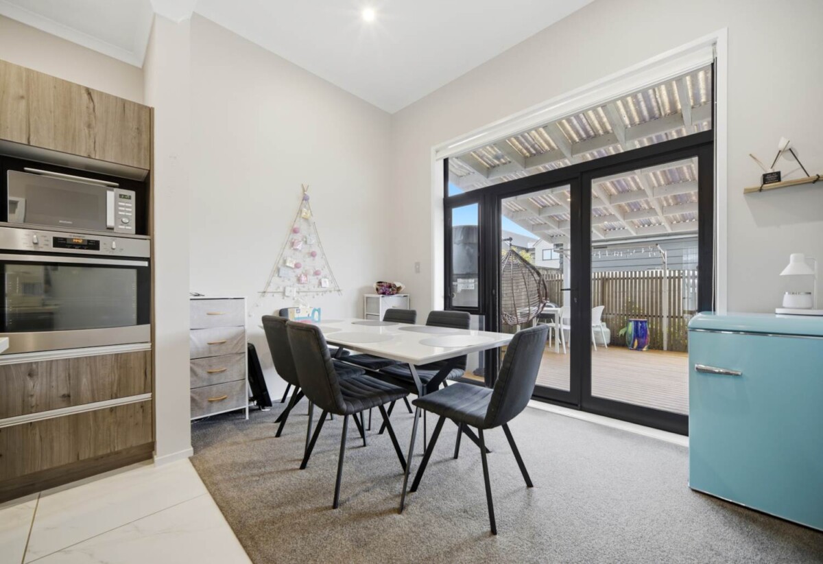 Must sell, motivated vendor, Ignore CV, 166m2 Freehold 3 beds + additional flexible living/4th bedroom option 2.5 baths home with garage, Dual entrance (front & rear access), Extra Large bedrooms, Covered outdoor deck, close to schhools, shops, motorway access, 0.3 km to Hobsonville Point Secondary School, 117 Hobsonville Point Road, Hobsonville, Auckland