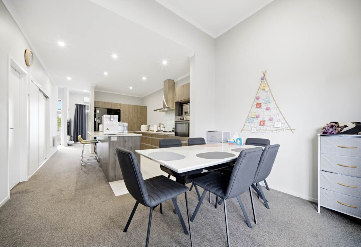 Must sell, motivated vendor, Ignore CV, 166m2 Freehold 3 beds + additional flexible living/4th bedroom option 2.5 baths home with garage, Dual entrance (front & rear access), Extra Large bedrooms, Covered outdoor deck, close to schhools, shops, motorway access, 0.3 km to Hobsonville Point Secondary School, 117 Hobsonville Point Road, Hobsonville, Auckland