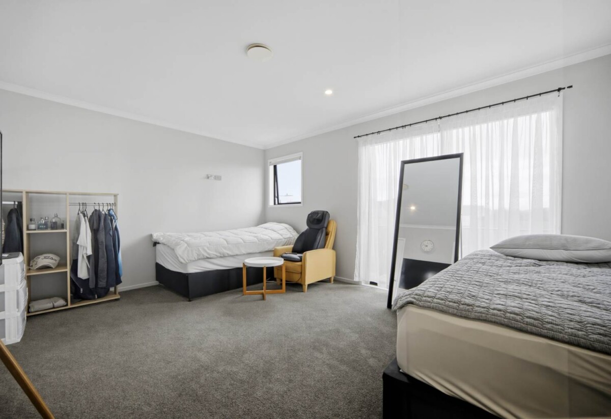 Must sell, motivated vendor, Ignore CV, 166m2 Freehold 3 beds + additional flexible living/4th bedroom option 2.5 baths home with garage, Dual entrance (front & rear access), Extra Large bedrooms, Covered outdoor deck, close to schhools, shops, motorway access, 0.3 km to Hobsonville Point Secondary School, 117 Hobsonville Point Road, Hobsonville, Auckland
