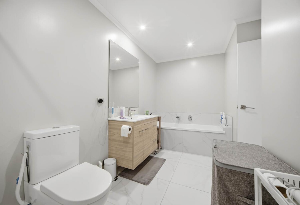 Must sell, motivated vendor, Ignore CV, 166m2 Freehold 3 beds + additional flexible living/4th bedroom option 2.5 baths home with garage, Dual entrance (front & rear access), Extra Large bedrooms, Covered outdoor deck, close to schhools, shops, motorway access, 0.3 km to Hobsonville Point Secondary School, 117 Hobsonville Point Road, Hobsonville, Auckland