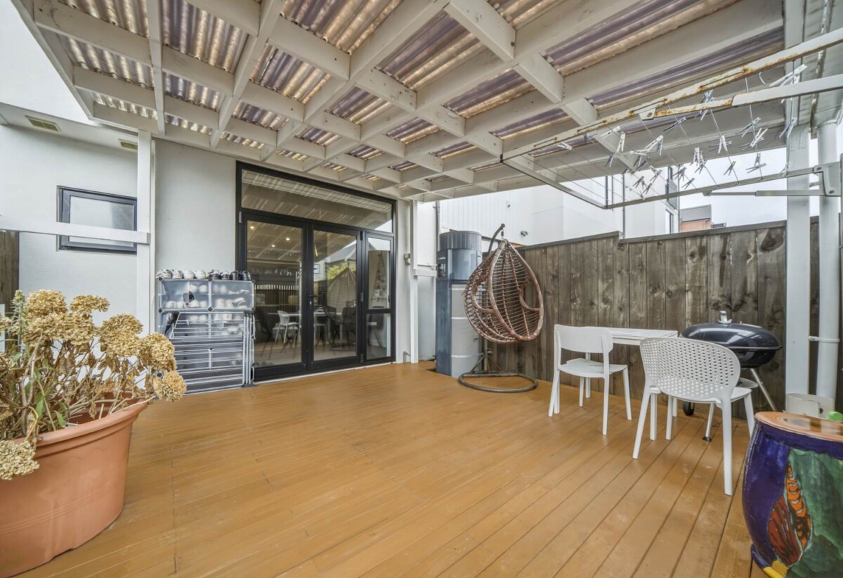 Must sell, motivated vendor, Ignore CV, 166m2 Freehold 3 beds + additional flexible living/4th bedroom option 2.5 baths home with garage, Dual entrance (front & rear access), Extra Large bedrooms, Covered outdoor deck, close to schhools, shops, motorway access, 0.3 km to Hobsonville Point Secondary School, 117 Hobsonville Point Road, Hobsonville, Auckland