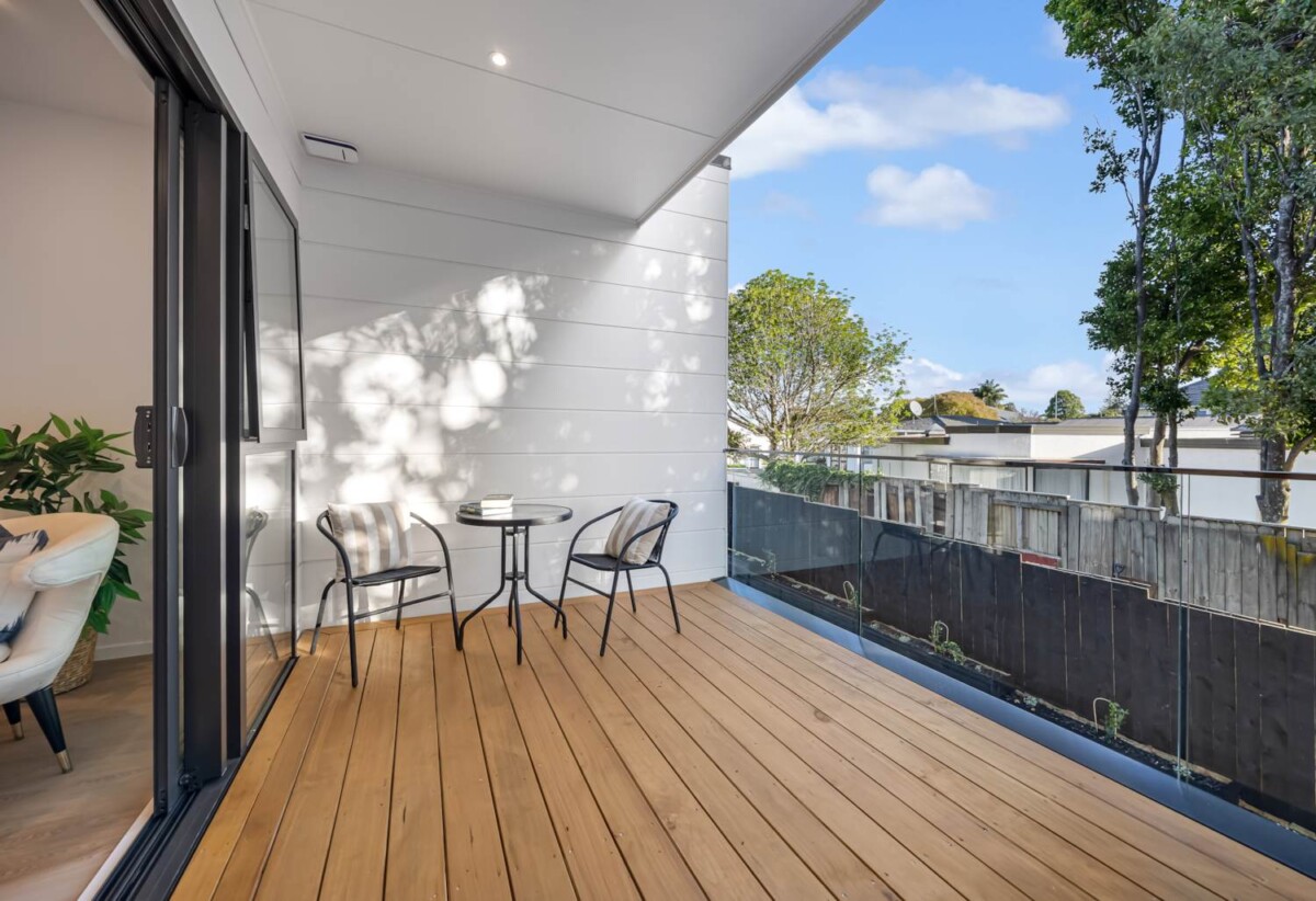Urgent Sale – Vendor Wants It Gone, 10-Year Master Build Guarantee, Brandnew 3 beds (2 ensuites) + study 3 baths home with garage, close to schools, shops, supermarkets, zoned for Sunnyhills School, Wakaaranga School, Farm Cove Intermediate, and Pakuranga College, Lot 4/252 Pakuranga Road, Pakuranga Heights, Auckland
