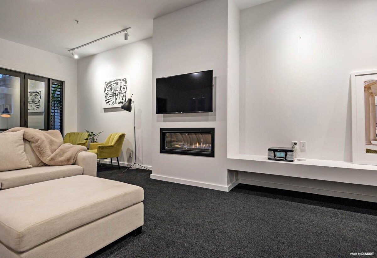 Auckland Girls’ Grammar School zone, Fully renovated, 198m2 2 beds + study room 2 baths 1 car park High St Penthouse apartment, Positioned steps from the City Rail Link transformation, 6A/55-57 High Street, City Centre, Auckland