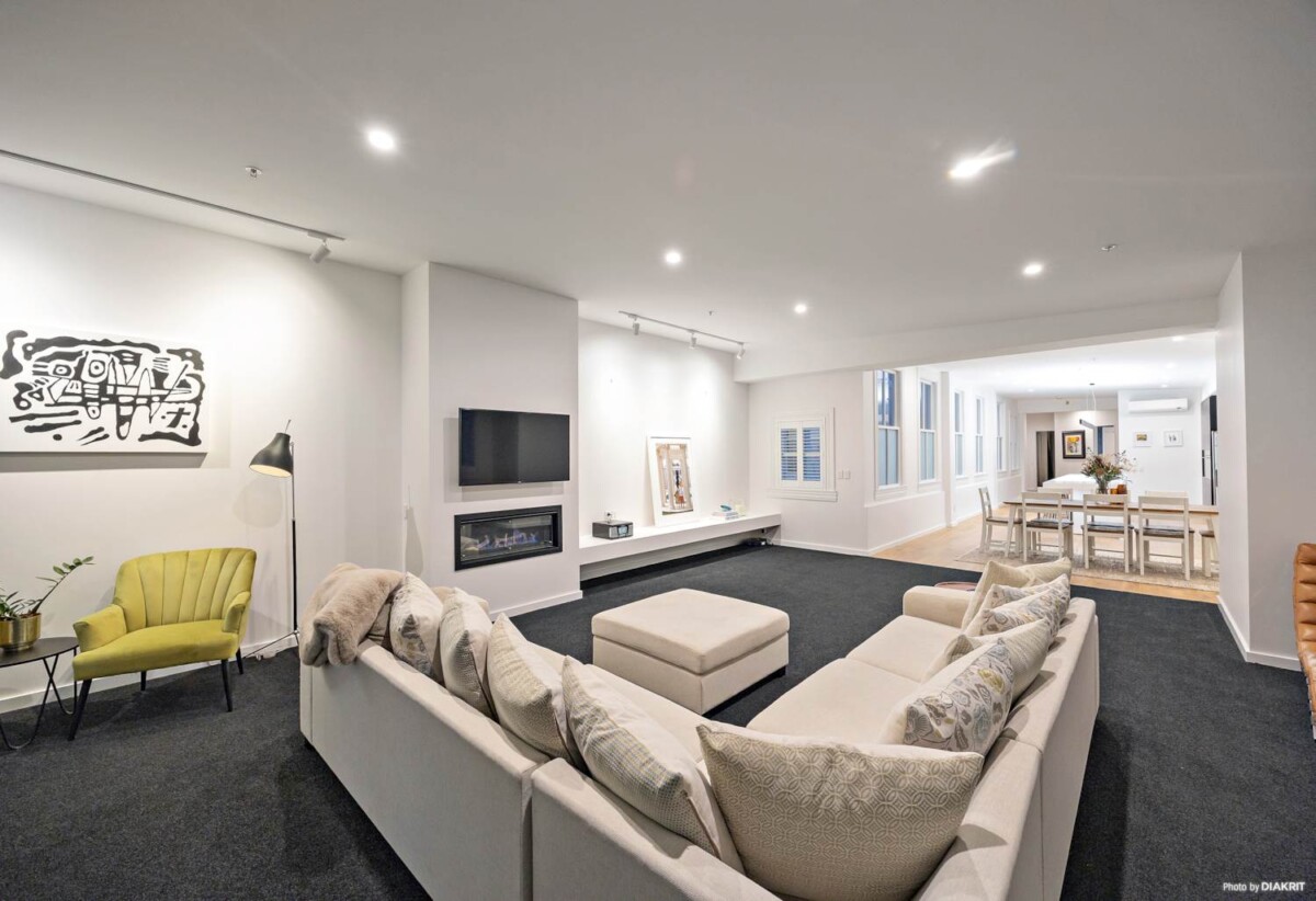 Auckland Girls’ Grammar School zone, Fully renovated, 198m2 2 beds + study room 2 baths 1 car park High St Penthouse apartment, Positioned steps from the City Rail Link transformation, 6A/55-57 High Street, City Centre, Auckland