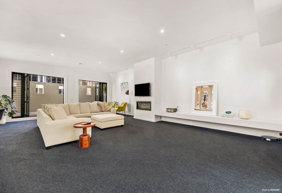 Auckland Girls’ Grammar School zone, Fully renovated, 198m2 2 beds + study room 2 baths 1 car park High St Penthouse apartment, Positioned steps from the City Rail Link transformation, 6A/55-57 High Street, City Centre, Auckland