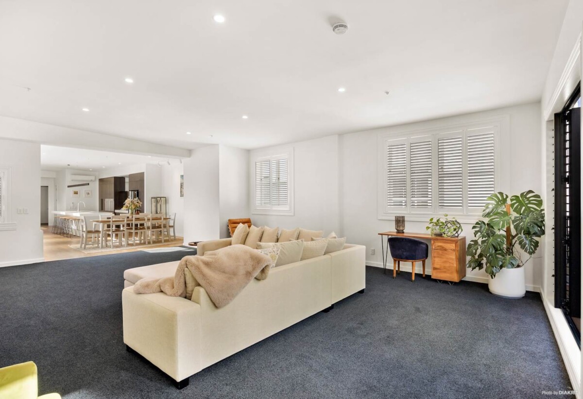 Auckland Girls’ Grammar School zone, Fully renovated, 198m2 2 beds + study room 2 baths 1 car park High St Penthouse apartment, Positioned steps from the City Rail Link transformation, 6A/55-57 High Street, City Centre, Auckland