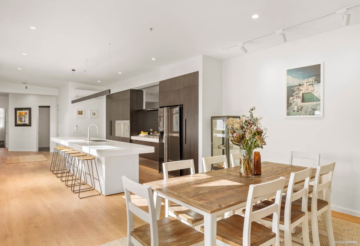 Auckland Girls’ Grammar School zone, Fully renovated, 198m2 2 beds + study room 2 baths 1 car park High St Penthouse apartment, Positioned steps from the City Rail Link transformation, 6A/55-57 High Street, City Centre, Auckland