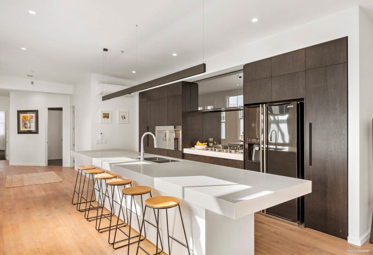 Auckland Girls’ Grammar School zone, Fully renovated, 198m2 2 beds + study room 2 baths 1 car park High St Penthouse apartment, Positioned steps from the City Rail Link transformation, 6A/55-57 High Street, City Centre, Auckland