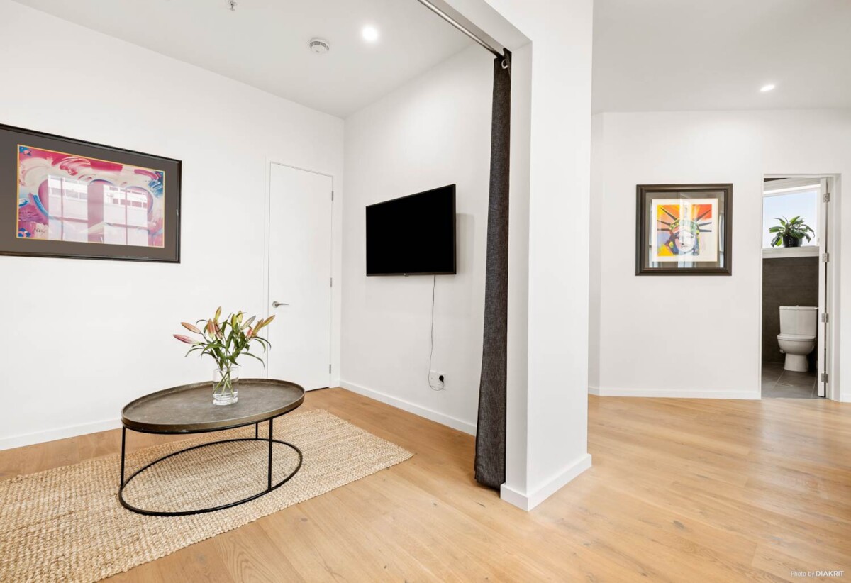 Auckland Girls’ Grammar School zone, Fully renovated, 198m2 2 beds + study room 2 baths 1 car park High St Penthouse apartment, Positioned steps from the City Rail Link transformation, 6A/55-57 High Street, City Centre, Auckland