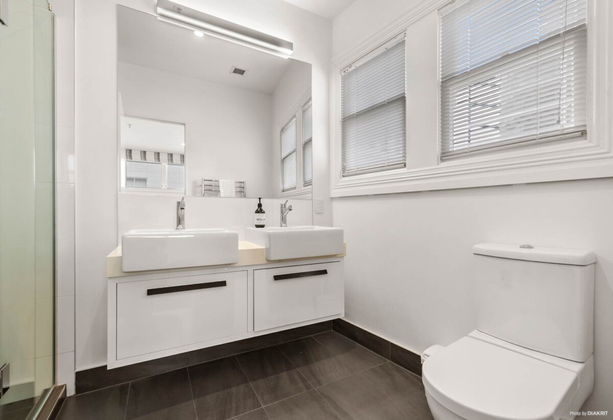 Auckland Girls’ Grammar School zone, Fully renovated, 198m2 2 beds + study room 2 baths 1 car park High St Penthouse apartment, Positioned steps from the City Rail Link transformation, 6A/55-57 High Street, City Centre, Auckland