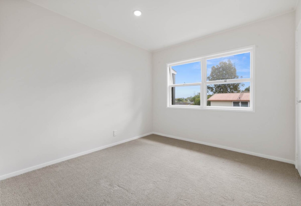 3 beds 1 bath house, a double garage, a spacious rumpus room, and a dedicated laundry on ground floor, Upstairs features three generous bedrooms, a modern kitchen and fresh interiors, close to schools, Pakuranga Plaza shopping centre, 0.4 km to Pakuranga Intermediate, 1/92 Cardiff Road, Pakuranga Heights, Auckland