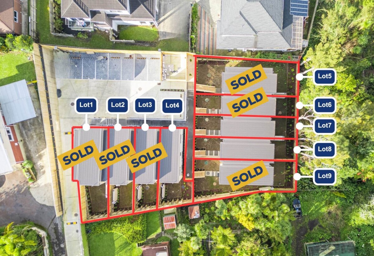 Enquire over $550,000, Brandnew 2 beds 1.5 baths home with car park, easy access to local shops, Westgate Mega Shopping Centre, schools, and public transport. 1 km to Massey High School, 6/16 Reynella Drive, Massey, Auckland