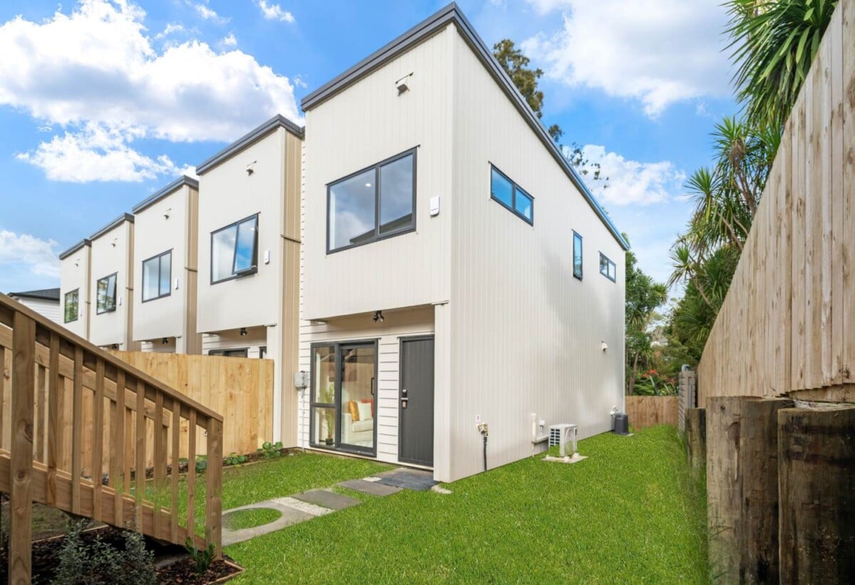 Enquire over $550,000, Brandnew 2 beds 1.5 baths home with car park, easy access to local shops, Westgate Mega Shopping Centre, schools, and public transport. 1 km to Massey High School, 4, 6, 7/16 Reynella Drive, Massey, Auckland
