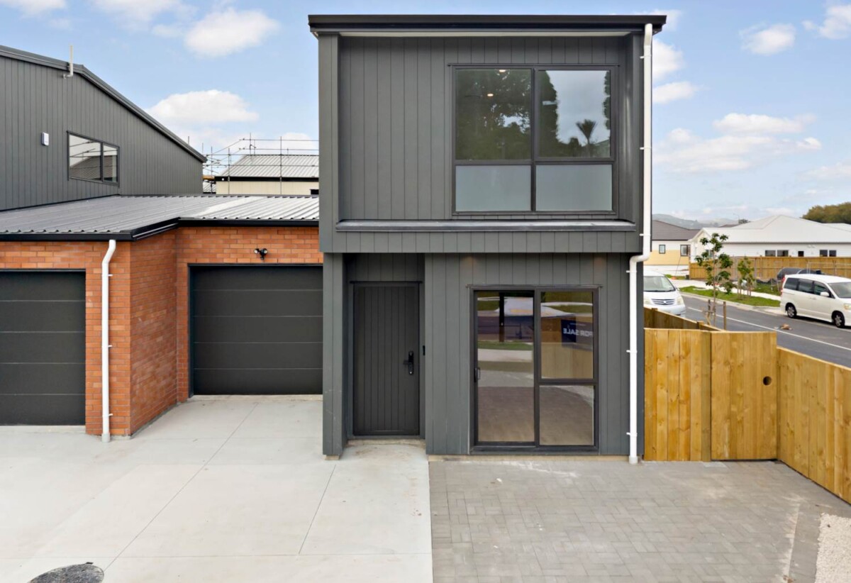 Brandnew 4 beds 2.5 baths home with garage, 1 ensuite ground floor, gas cooking, EV charger, close to Opaheke School and nearby reserves, Papakura town centre, motorway access, 16 Mangapu Road, Opaheke, Auckland
