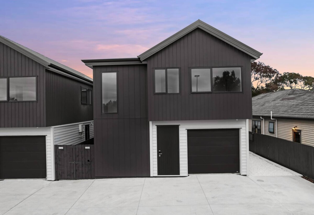 10 Years Stamford Warranty, Brandnew standalone 4 beds 2.5 baths home with garage, Just a short stroll to the picturesque Alan Wood Reserve, with scenic walkways and cycle paths, close to schools, shops, supermarkets, motorway access, 1.7 km to Avondale College, 3/47 Hendon Avenue, Mt Albert, Auckland