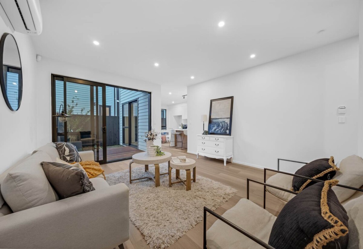 10 Years Stamford Warranty, Brandnew standalone 4 beds 2.5 baths home with garage, Just a short stroll to the picturesque Alan Wood Reserve, with scenic walkways and cycle paths, close to schools, shops, supermarkets, motorway access, 1.7 km to Avondale College, 3/47 Hendon Avenue, Mt Albert, Auckland