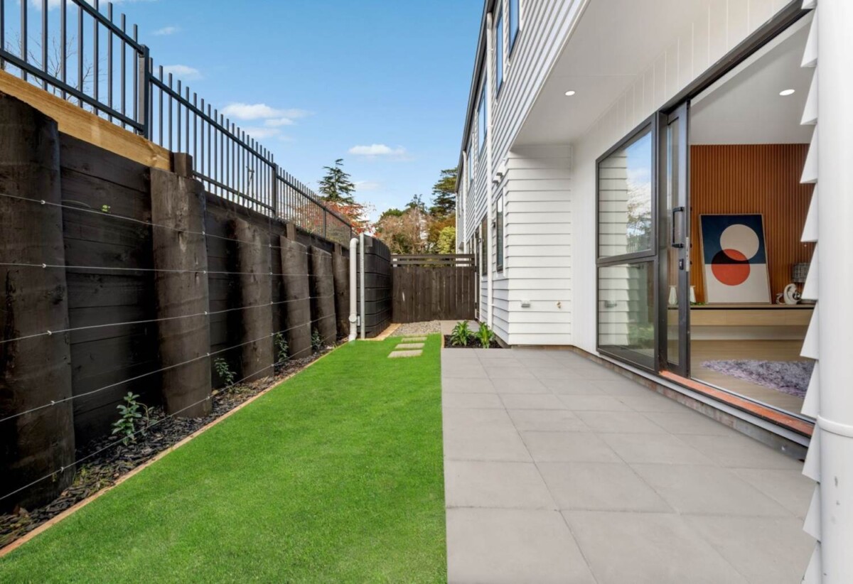 Seller wants it go, 122m2 Brandnew freehold 3 beds 2.5 baths home with garage, with sweeping views and a tranquil reserve backdrop, close to Papakura Town Centre, motorway access, schools, 0.5 km to Redhill School, Lot 1/27 Red Hill Road, Red Hill, Auckland