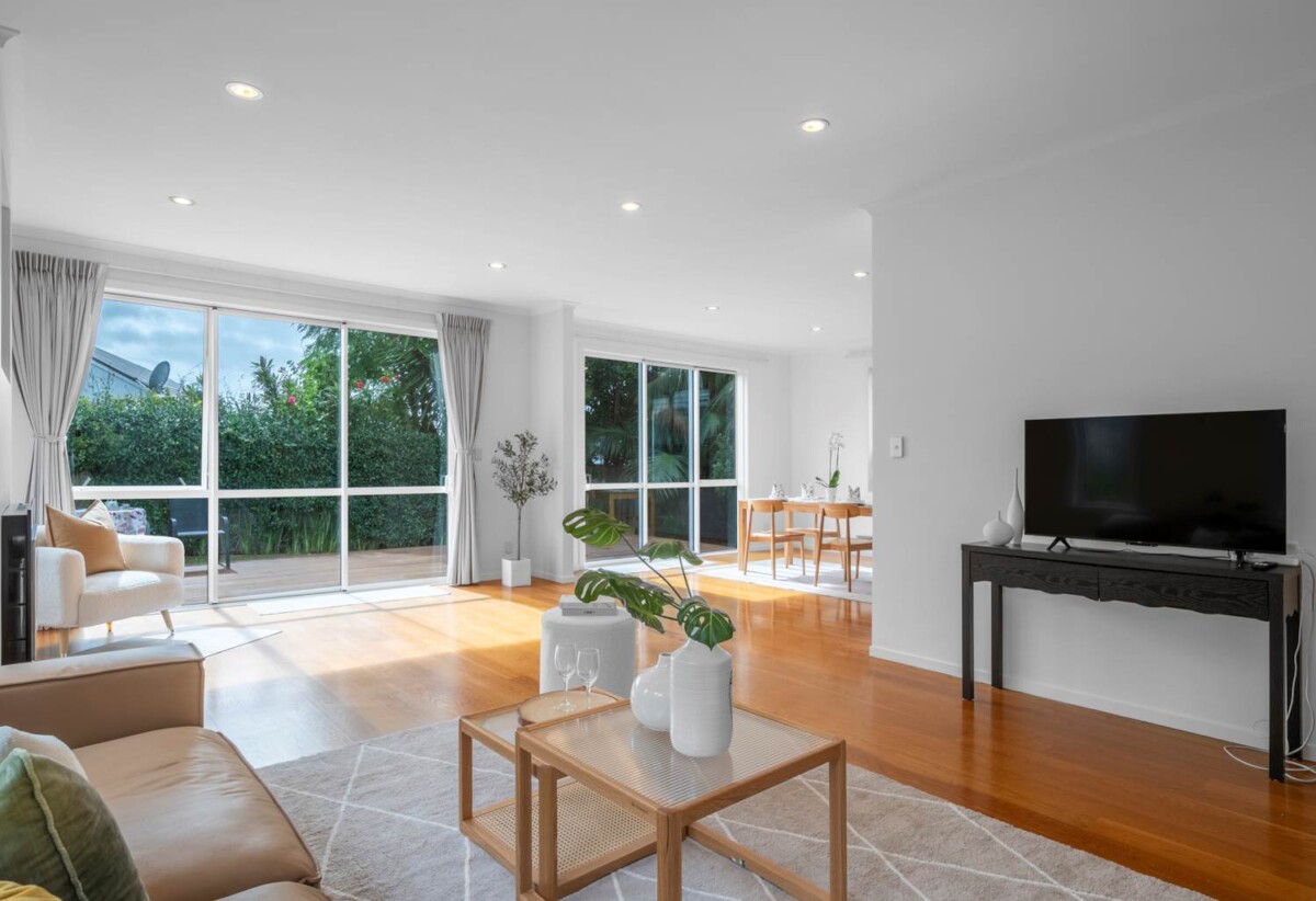 Rangitoto College zone, 5 beds 3 baths house with double garage on 407m2 section, close to shops, supermarkets, Albany Mall, motorway access, schools, 0.8 km to Pinehill School (Browns Bay), 14A Hauraki Crescent, Pinehill, Auckland