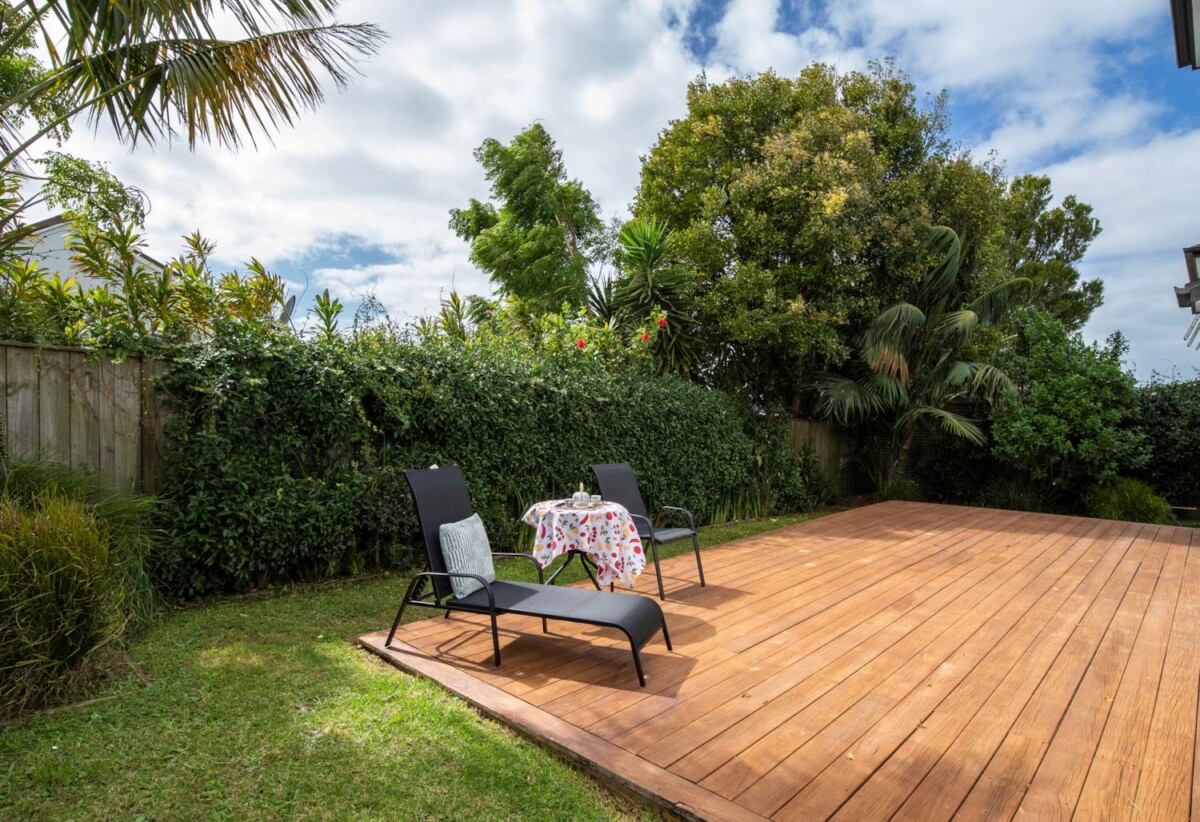 Rangitoto College zone, 5 beds 3 baths house with double garage on 407m2 section, close to shops, supermarkets, Albany Mall, motorway access, schools, 0.8 km to Pinehill School (Browns Bay), 14A Hauraki Crescent, Pinehill, Auckland