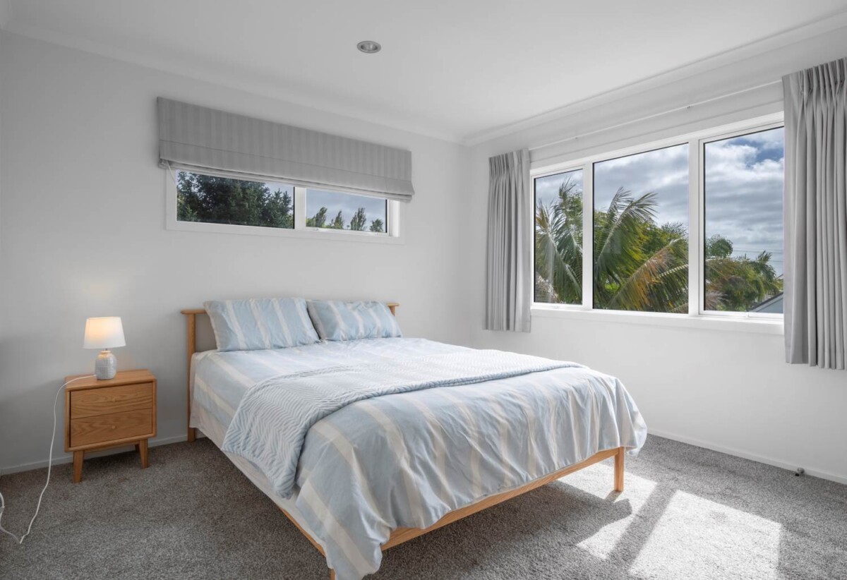 Rangitoto College zone, 5 beds 3 baths house with double garage on 407m2 section, close to shops, supermarkets, Albany Mall, motorway access, schools, 0.8 km to Pinehill School (Browns Bay), 14A Hauraki Crescent, Pinehill, Auckland