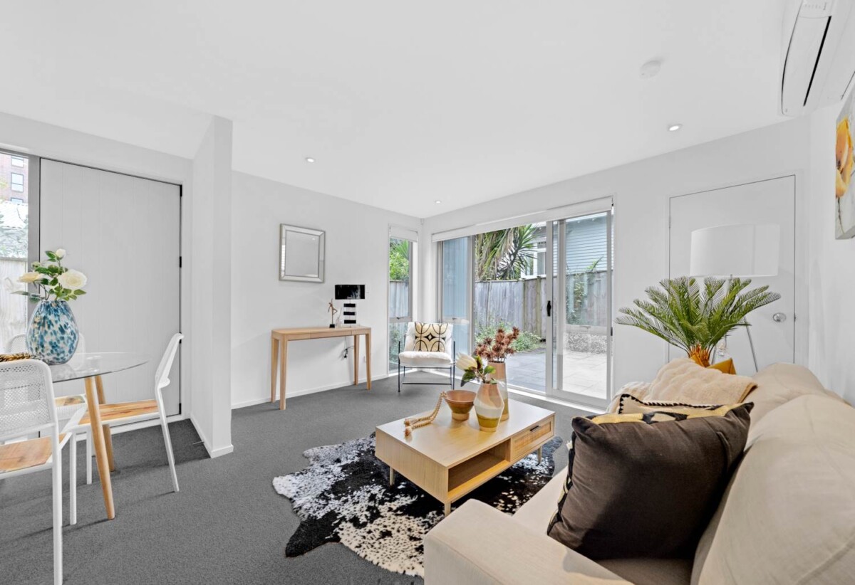 Freehold 2 beds 2 baths home with Private courtyard , with cafes, buses, and the train station all within a 10-minute walk away, plus easy motorway access, 0.4 km to Avondale Intermediate and Avondale Primary School (Auckland), 0.5 km to Avondale College, 3/2B Walsall Street, Avondale, Auckland