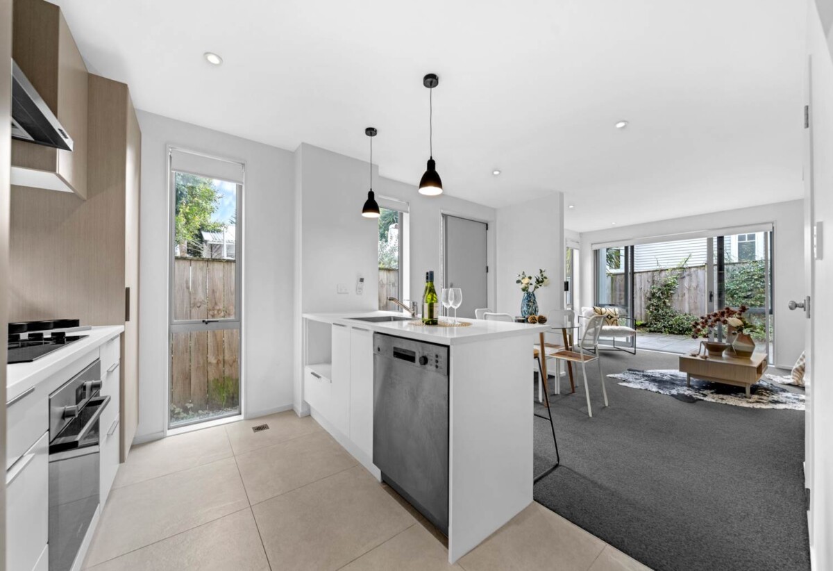 Freehold 2 beds 2 baths home with Private courtyard , with cafes, buses, and the train station all within a 10-minute walk away, plus easy motorway access, 0.4 km to Avondale Intermediate and Avondale Primary School (Auckland), 0.5 km to Avondale College, 3/2B Walsall Street, Avondale, Auckland