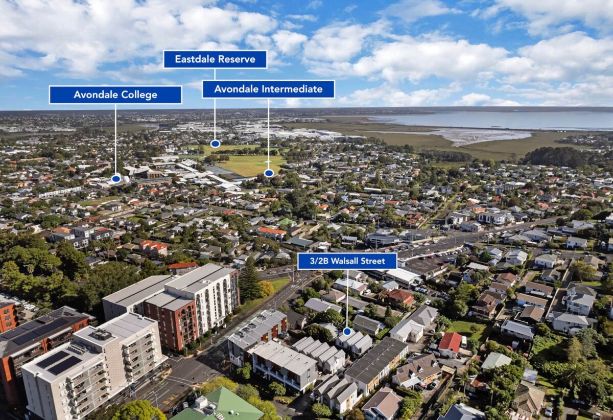 Freehold 2 beds 2 baths home with Private courtyard , with cafes, buses, and the train station all within a 10-minute walk away, plus easy motorway access, 0.4 km to Avondale Intermediate and Avondale Primary School (Auckland), 0.5 km to Avondale College, 3/2B Walsall Street, Avondale, Auckland