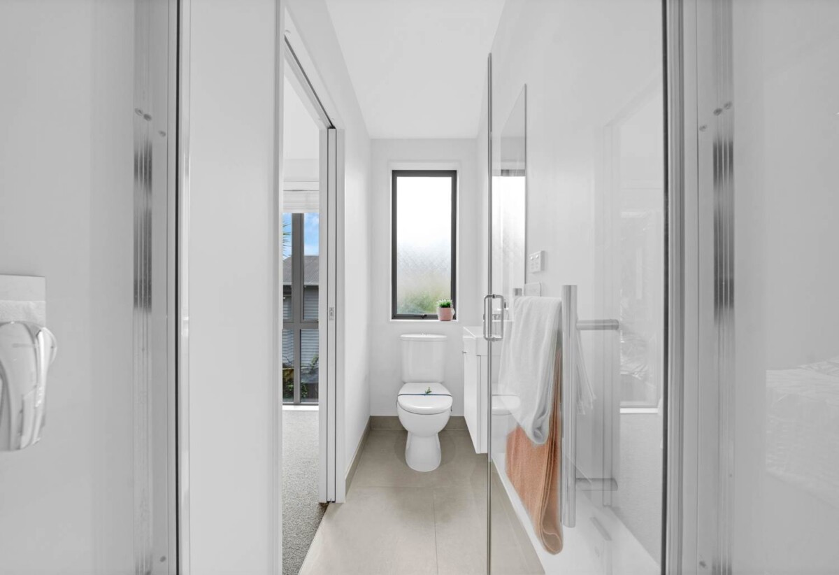 Freehold 2 beds 2 baths home with Private courtyard , with cafes, buses, and the train station all within a 10-minute walk away, plus easy motorway access, 0.4 km to Avondale Intermediate and Avondale Primary School (Auckland), 0.5 km to Avondale College, 3/2B Walsall Street, Avondale, Auckland