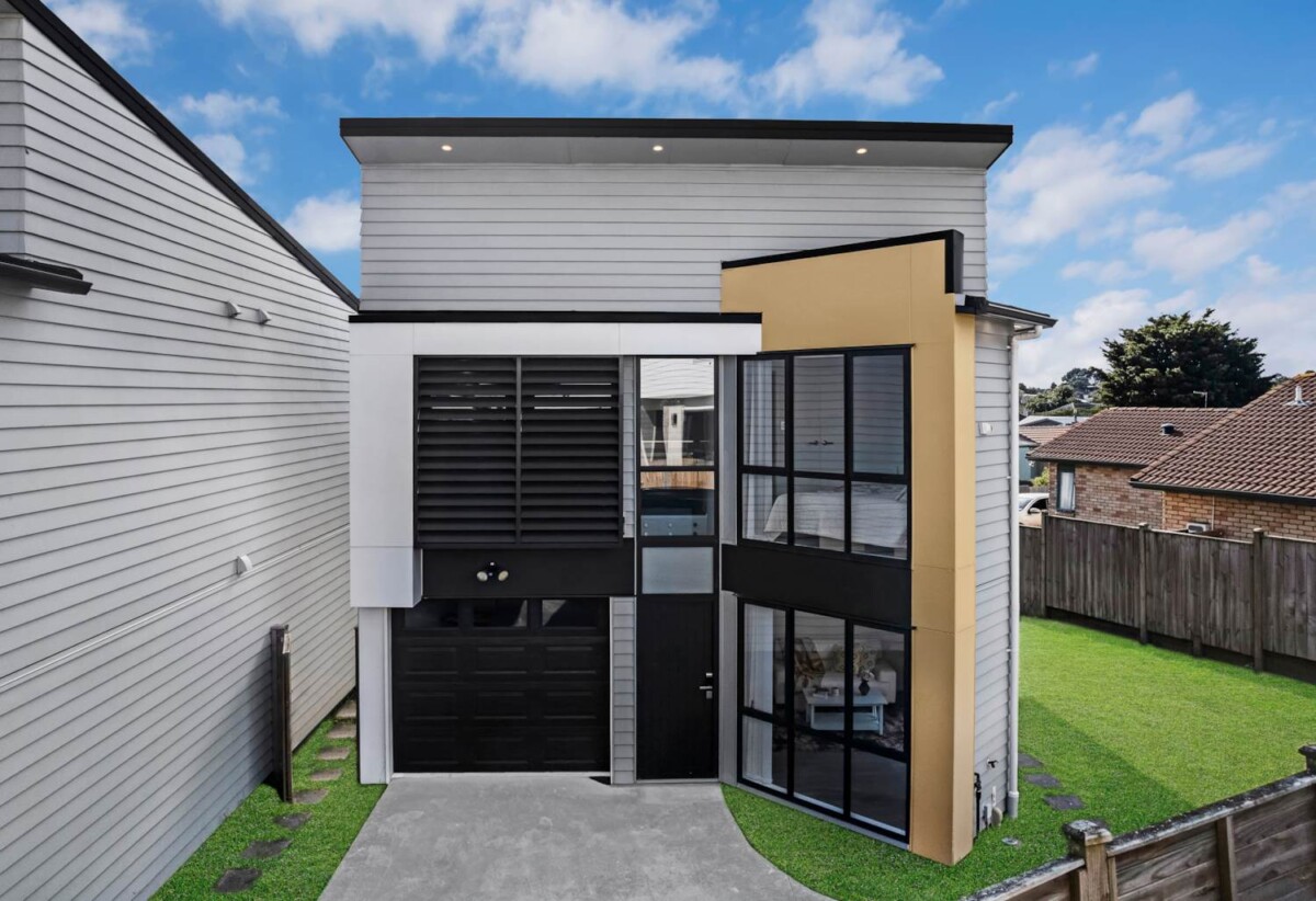 Brandnew 4 beds 2.5 baths house with garage on 244m2 section, close to parks, shops, schools, motorway access, 0.6 km to Papatoetoe South School, 9F Pah Road, Papatoetoe, Auckland