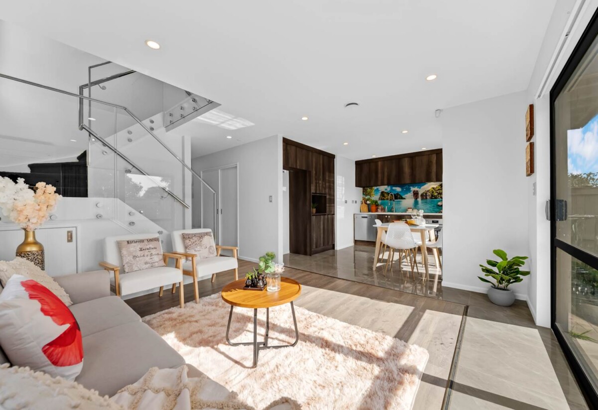 Brandnew 4 beds 2.5 baths house with garage on 244m2 section, close to parks, shops, schools, motorway access, 0.6 km to Papatoetoe South School, 9F Pah Road, Papatoetoe, Auckland