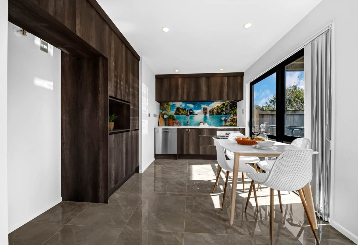 Brandnew 4 beds 2.5 baths house with garage on 244m2 section, close to parks, shops, schools, motorway access, 0.6 km to Papatoetoe South School, 9F Pah Road, Papatoetoe, Auckland