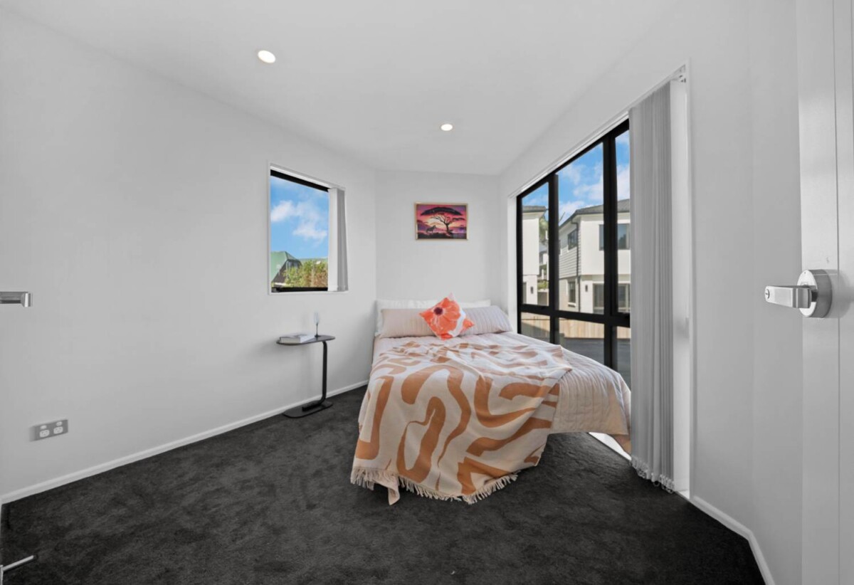 Brandnew 4 beds 2.5 baths house with garage on 244m2 section, close to parks, shops, schools, motorway access, 0.6 km to Papatoetoe South School, 9F Pah Road, Papatoetoe, Auckland
