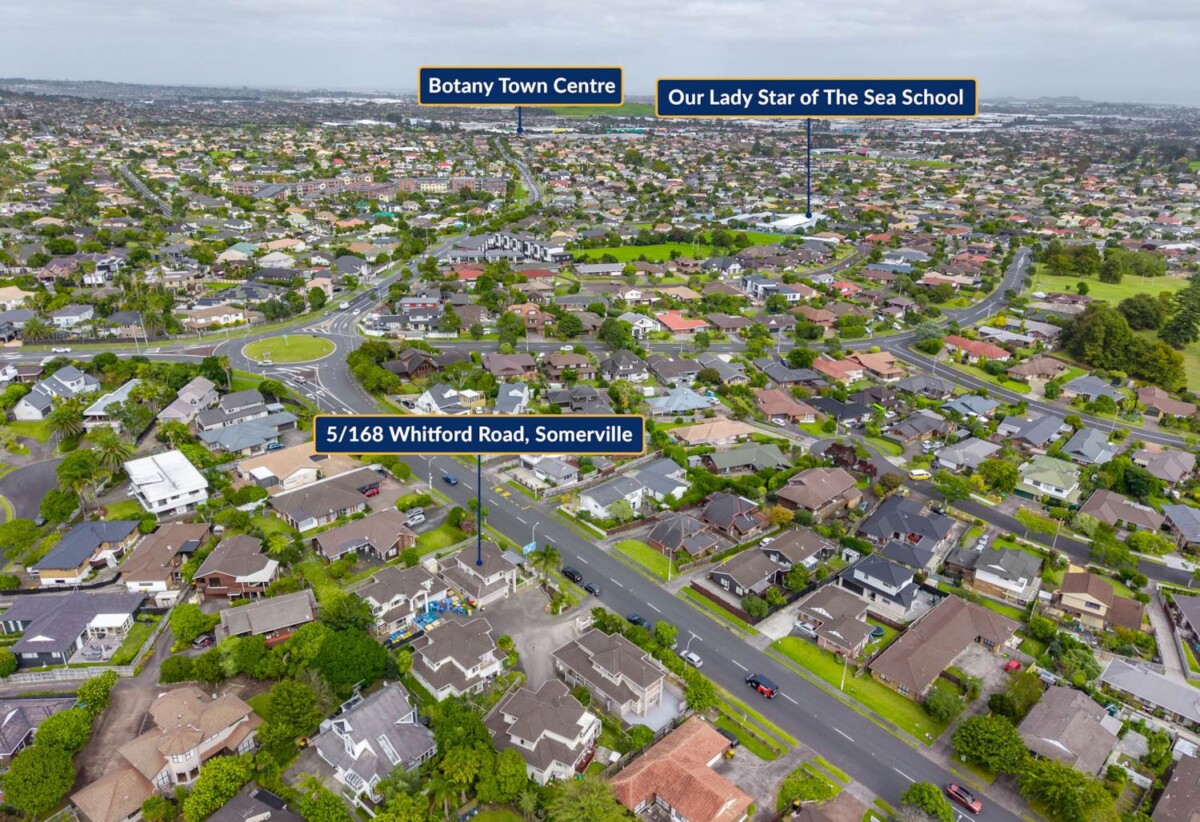 Must sell, Vendor Has Bought, 4 beds 3 baths house with double garage, within walking distance to Meadowlands Shopping Centre and only a short drive to Botany Town Centre. close to golf club, schools, zoned for helly Park School, Somerville Intermediate, and Howick College, 5/168 Whitford Road, Somerville, Auckland