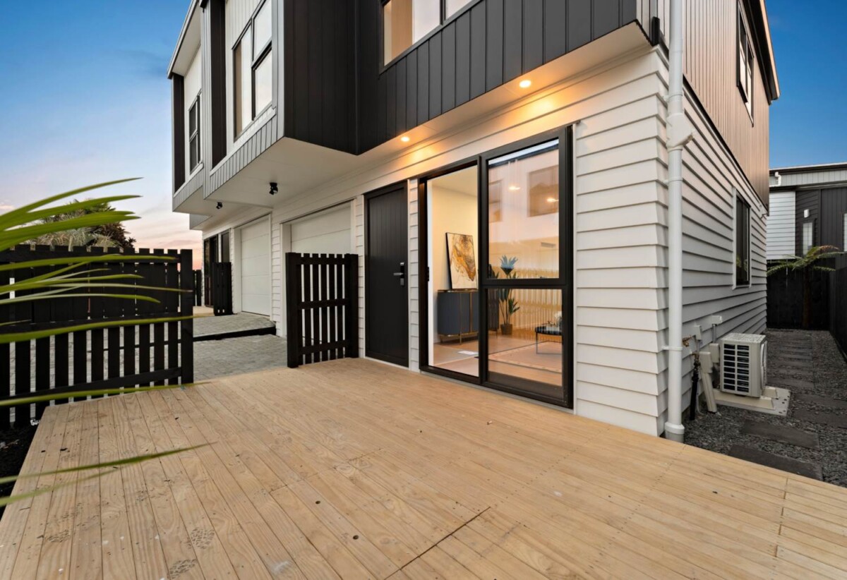 10-year Master Build Guarantee plus a 12-month maintenance warranty, Freehold 4 beds 2.5 baths Duplex home with garage, easy access to train stations, local shops, and motorway links, schools, nearby Opanuku Stream Walkway, 0.6 km to Henderson South School, 13d Tabitha Crescent, Henderson, Auckland