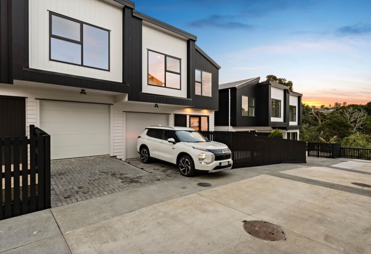 10-year Master Build Guarantee plus a 12-month maintenance warranty, Freehold 4 beds 2.5 baths Duplex home with garage, easy access to train stations, local shops, and motorway links, schools, nearby Opanuku Stream Walkway, 0.6 km to Henderson South School, 13d Tabitha Crescent, Henderson, Auckland