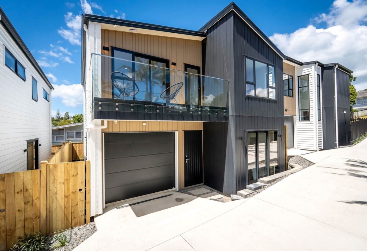 Double Westlake school zone, Brandnew standalone 4 beds 2.5 baths home with garage, Private garden and deck, close to schools, shops, parks, motorway access, 0.5 km to Wairau Intermediate School, 2/ 16 Madison Place, Forrest Hill, Auckland