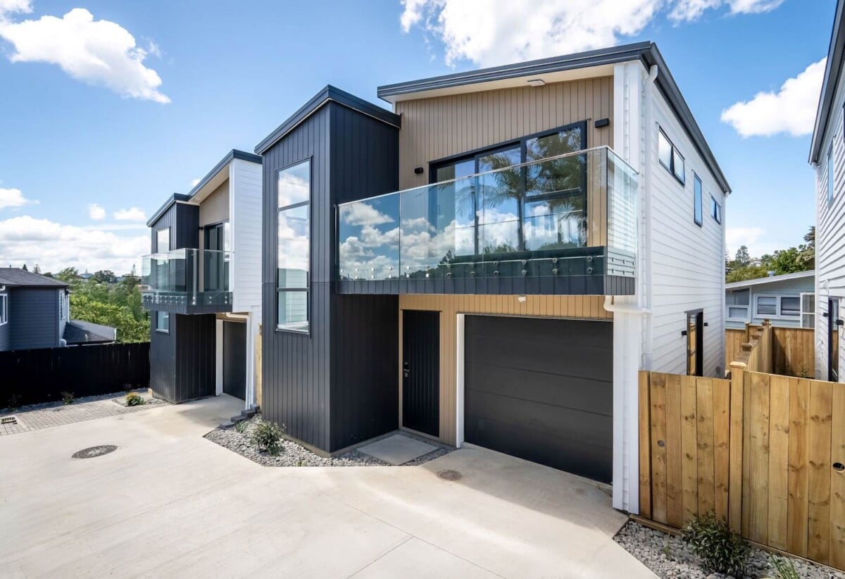 Double Westlake school zone, Brandnew standalone 4 beds 2.5 baths home with garage, Private garden and deck, close to schools, shops, parks, motorway access, 0.5 km to Wairau Intermediate School, 3/ 16 Madison Place, Forrest Hill, Auckland