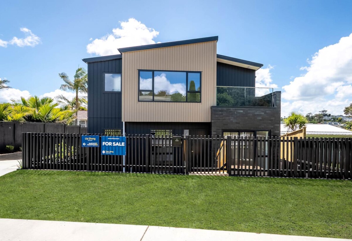 10-Year Master Build Guarantee, Double Westlake school zone, Brandnew standalone 4 beds 2.5 baths home with garage, Private garden and deck, close to schools, shops, parks, motorway access, 0.5 km to Wairau Intermediate School, 1/ 16 Madison Place, Forrest Hill, Auckland