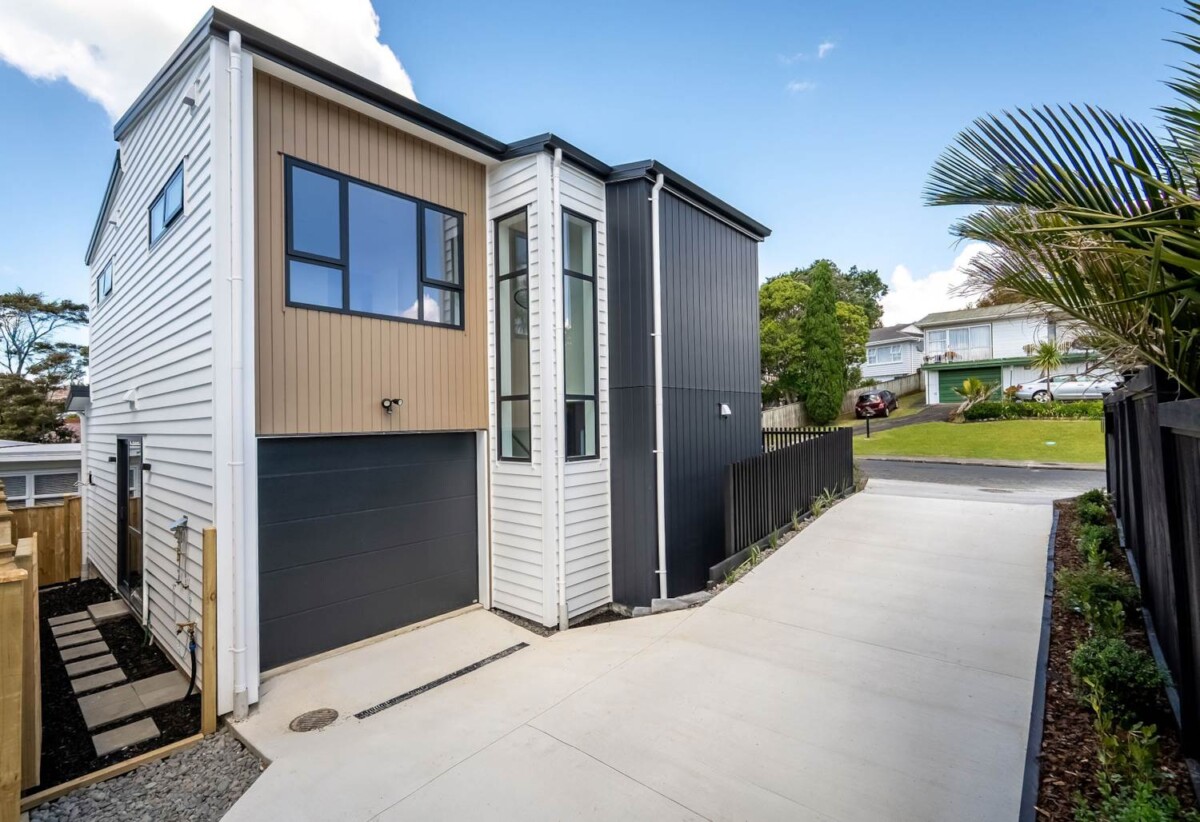 10-Year Master Build Guarantee, Double Westlake school zone, Brandnew standalone 4 beds 2.5 baths home with garage, Private garden and deck, close to schools, shops, parks, motorway access, 0.5 km to Wairau Intermediate School, 1/ 16 Madison Place, Forrest Hill, Auckland