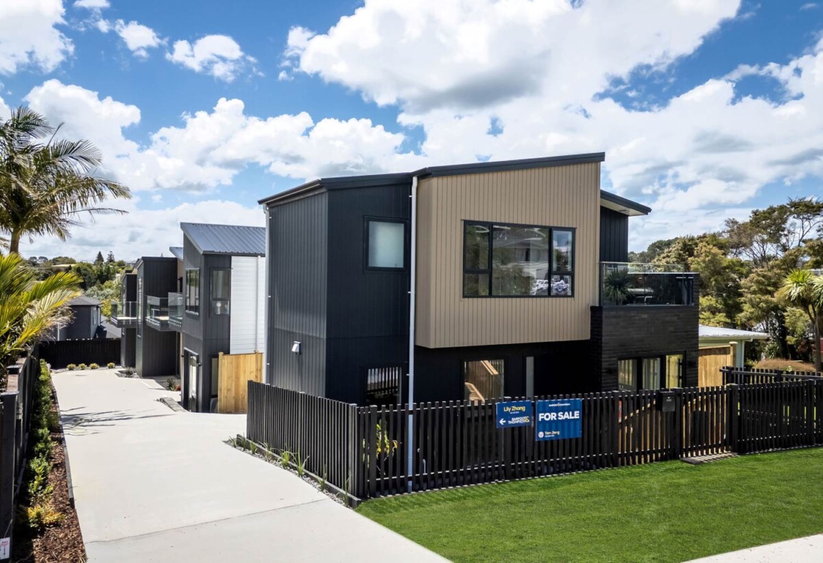 10-Year Master Build Guarantee, Double Westlake school zone, Brandnew standalone 4 beds 2.5 baths home with garage, Private garden and deck, close to schools, shops, parks, motorway access, 0.5 km to Wairau Intermediate School, 1/ 16 Madison Place, Forrest Hill, Auckland