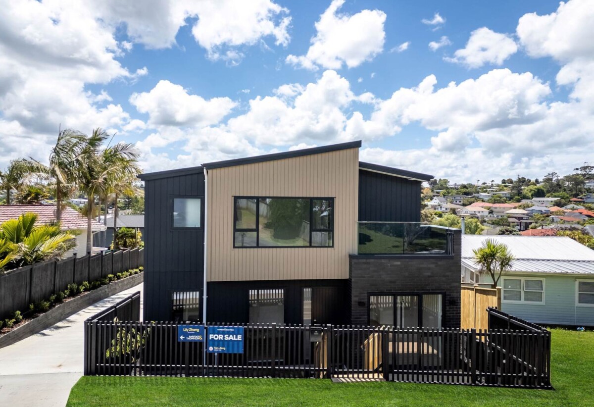 10-Year Master Build Guarantee, Double Westlake school zone, Brandnew standalone 4 beds 2.5 baths home with garage, Private garden and deck, close to schools, shops, parks, motorway access, 0.5 km to Wairau Intermediate School, 1/ 16 Madison Place, Forrest Hill, Auckland