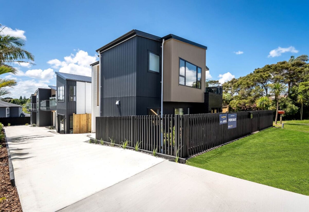 10-Year Master Build Guarantee, Double Westlake school zone, Brandnew standalone 4 beds 2.5 baths home with garage, Private garden and deck, close to schools, shops, parks, motorway access, 0.5 km to Wairau Intermediate School, 1/ 16 Madison Place, Forrest Hill, Auckland