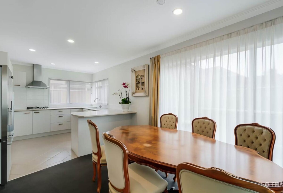 Must sell, Vendor Has Bought, 4 beds 3 baths house with double garage, within walking distance to Meadowlands Shopping Centre and only a short drive to Botany Town Centre. close to golf club, schools, zoned for helly Park School, Somerville Intermediate, and Howick College, 5/168 Whitford Road, Somerville, Auckland
