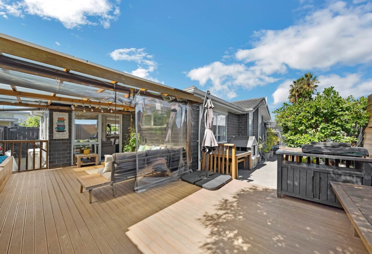 Brick and tile 3 beds 2 baths house with garage on 307m2 section, Expansive covered deck, close to Maukau shopping centre, schools, motorway access, 0.8 km to Wiri Central School and Manurewa High School, 3 Totara Meadows Court, Wiri, Auckland