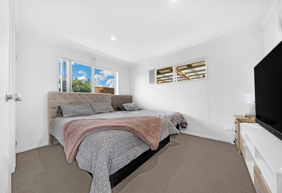 Brick and tile 3 beds 2 baths house with garage on 307m2 section, Expansive covered deck, close to Maukau shopping centre, schools, motorway access, 0.8 km to Wiri Central School and Manurewa High School, 3 Totara Meadows Court, Wiri, Auckland
