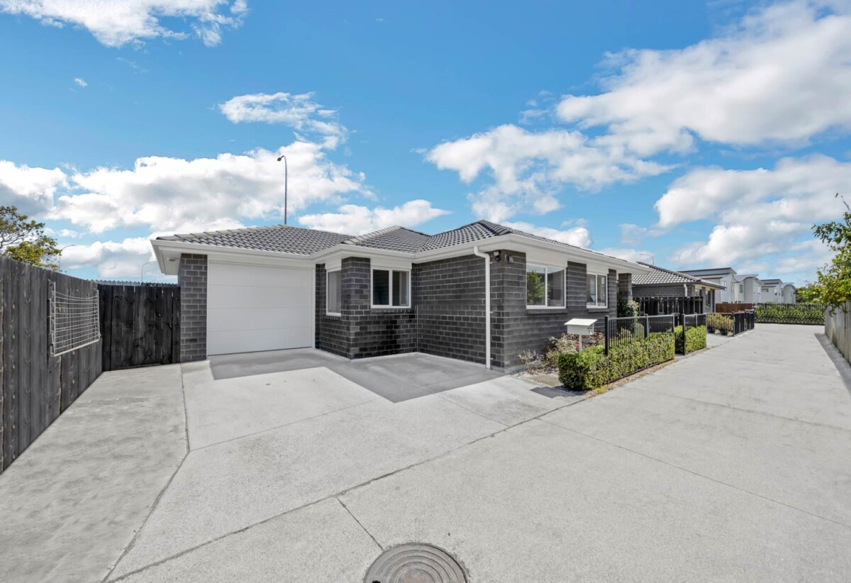 Brick and tile 3 beds 2 baths house with garage on 307m2 section, Expansive covered deck, close to Maukau shopping centre, schools, motorway access, 0.8 km to Wiri Central School and Manurewa High School, 3 Totara Meadows Court, Wiri, Auckland