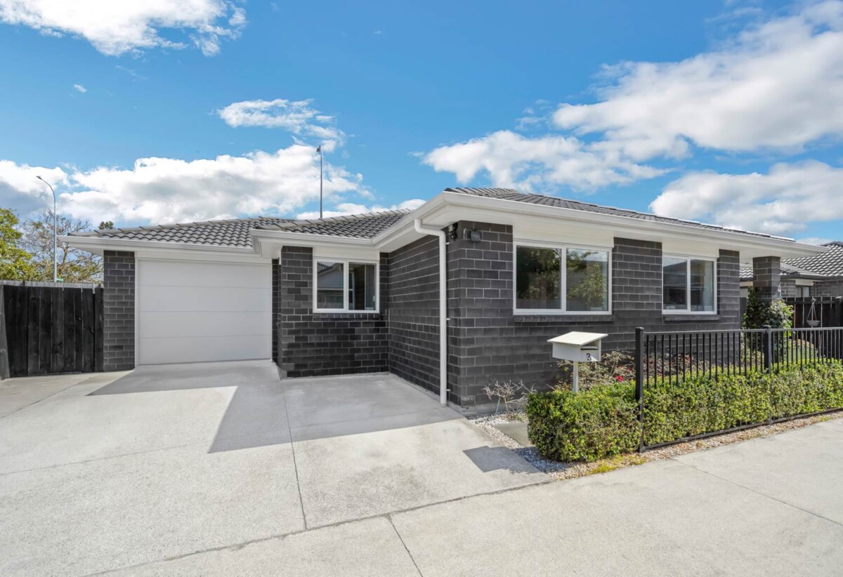 Brick and tile 3 beds 2 baths house with garage on 307m2 section, Expansive covered deck, close to Maukau shopping centre, schools, motorway access, 0.8 km to Wiri Central School and Manurewa High School, 3 Totara Meadows Court, Wiri, Auckland