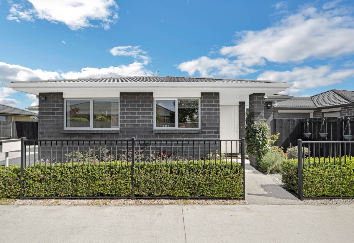 Brick and tile 3 beds 2 baths house with garage on 307m2 section, Expansive covered deck, close to Maukau shopping centre, schools, motorway access, 0.8 km to Wiri Central School and Manurewa High School, 3 Totara Meadows Court, Wiri, Auckland